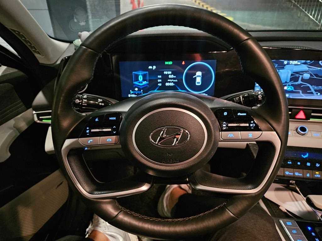 HYUNDAI Avante - Vista 12