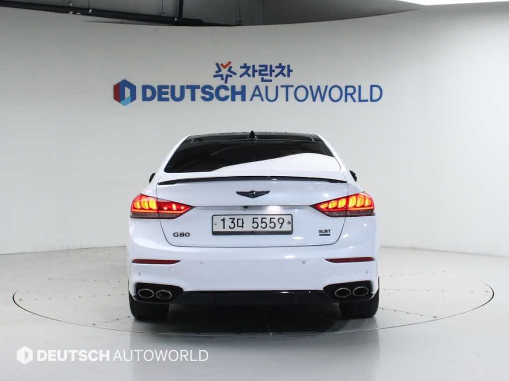 HYUNDAI Genesis - Vista 4