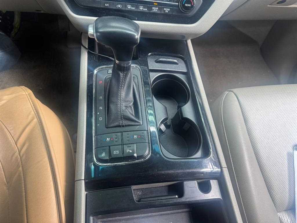 KIA Carnival - Vista 5