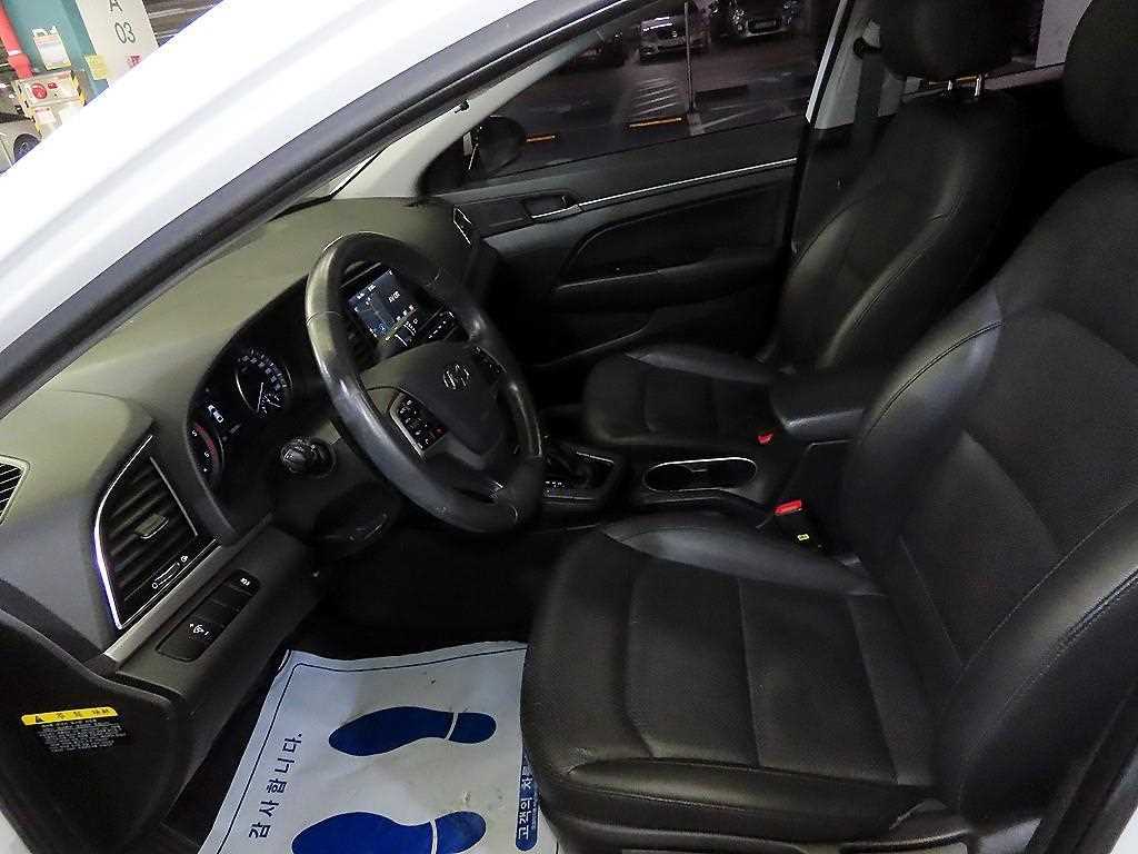 HYUNDAI Avante - Vista 6