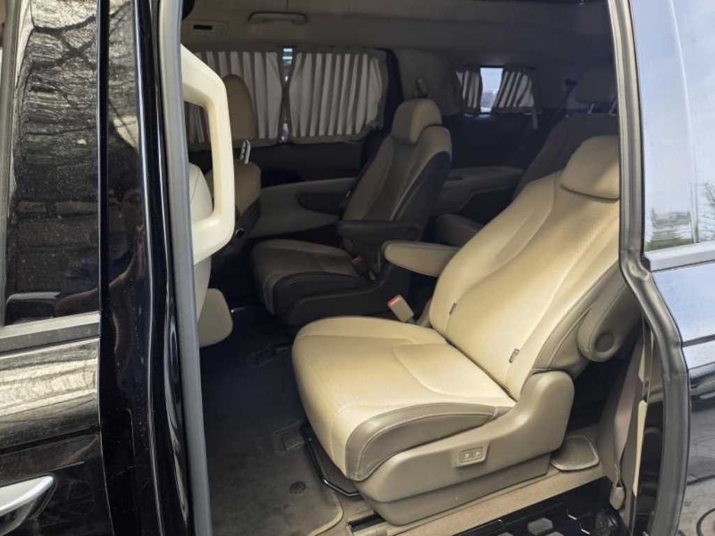 KIA Carnival - Vista 8