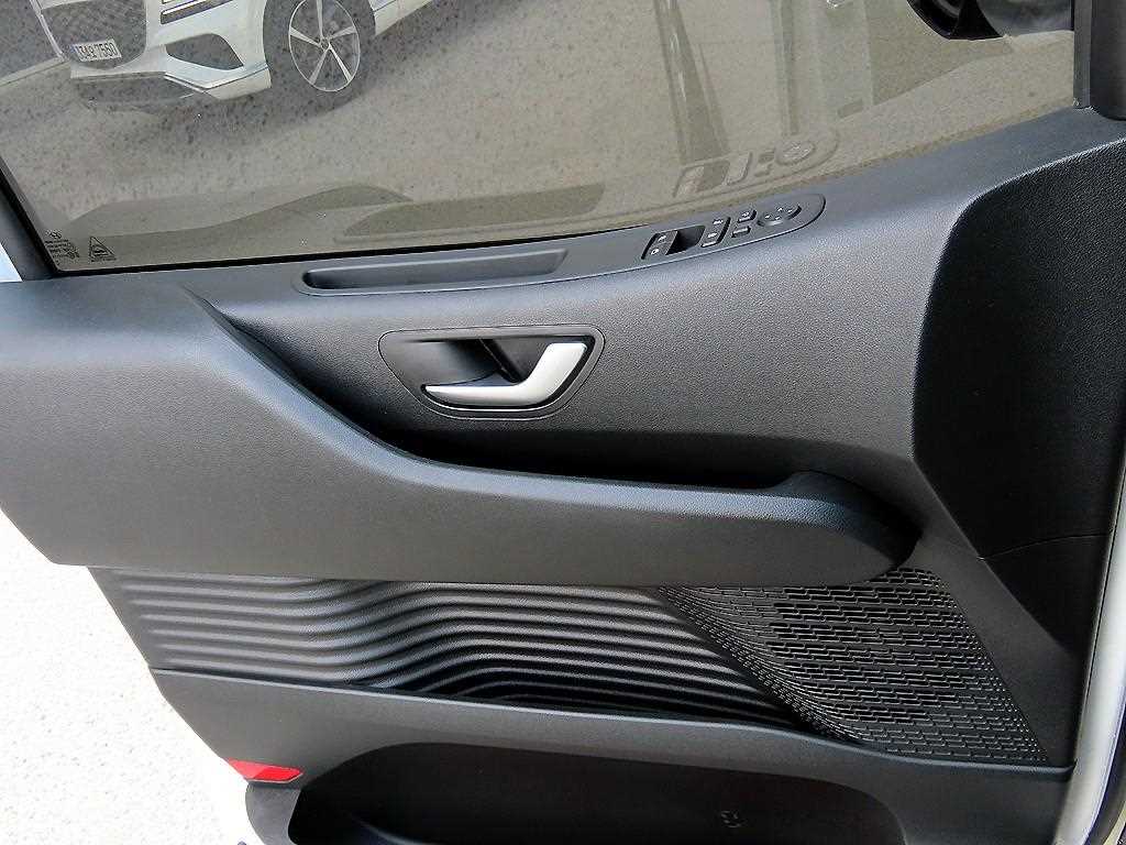 HYUNDAI Staria - Vista 11