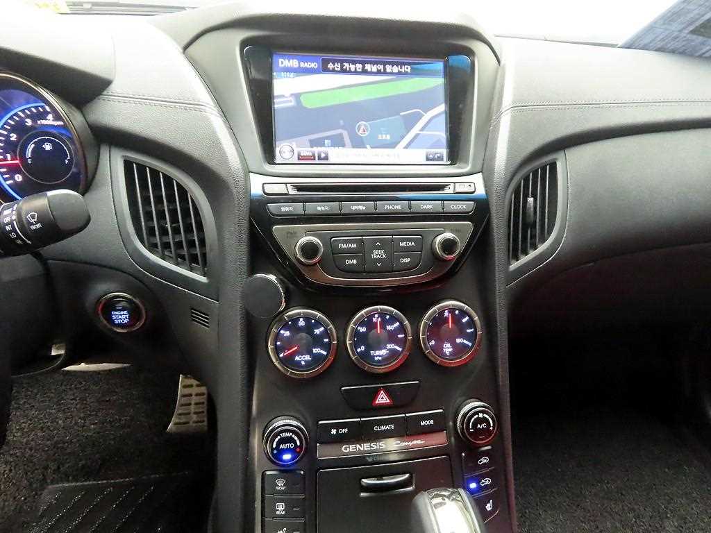HYUNDAI Genesis - Vista 10