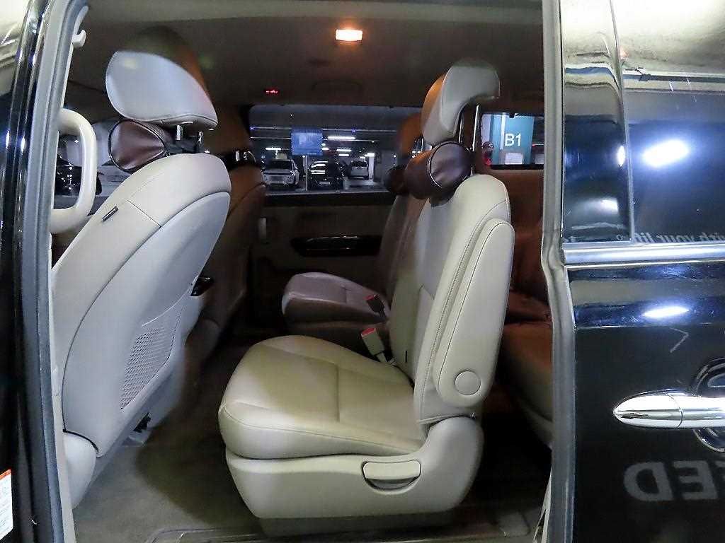 KIA Carnival - Vista 7