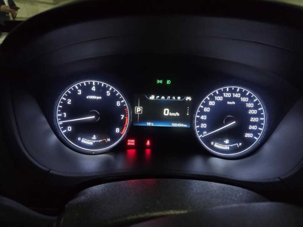 HYUNDAI Genesis - Vista 5