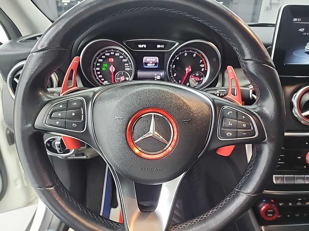 Mercedes Benz GLA Class - Vista 9