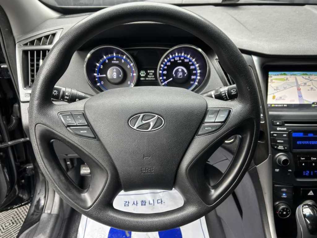 HYUNDAI Sonata - Vista 8