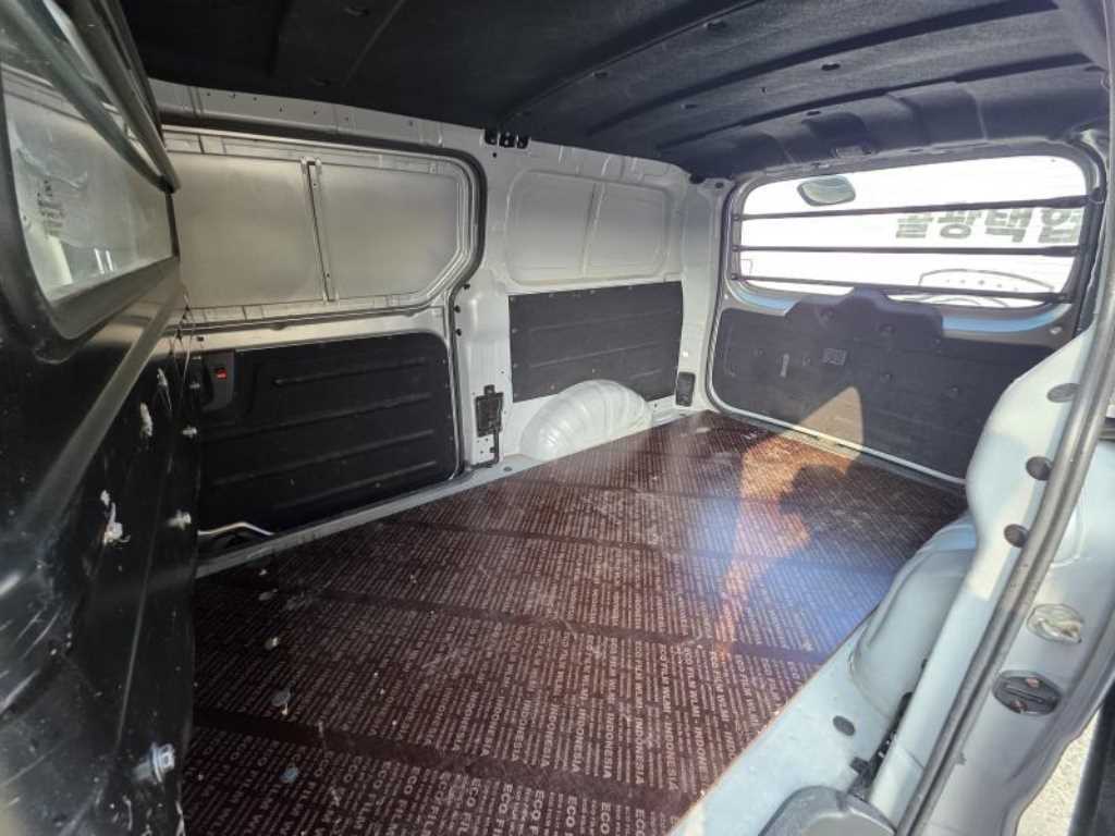 HYUNDAI Starex - Vista 5