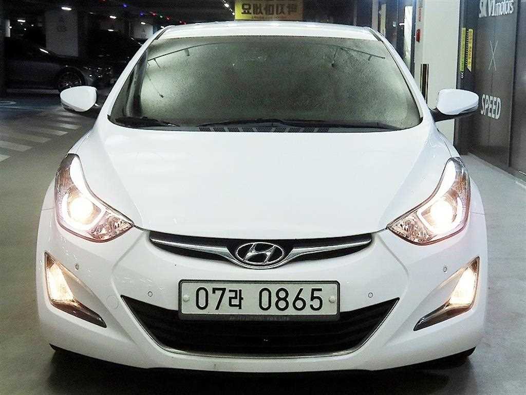 HYUNDAI Avante - Vista 2