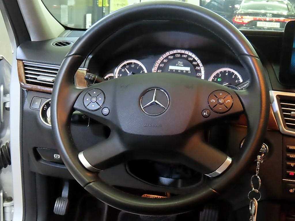 Mercedes Benz E class - Vista 8