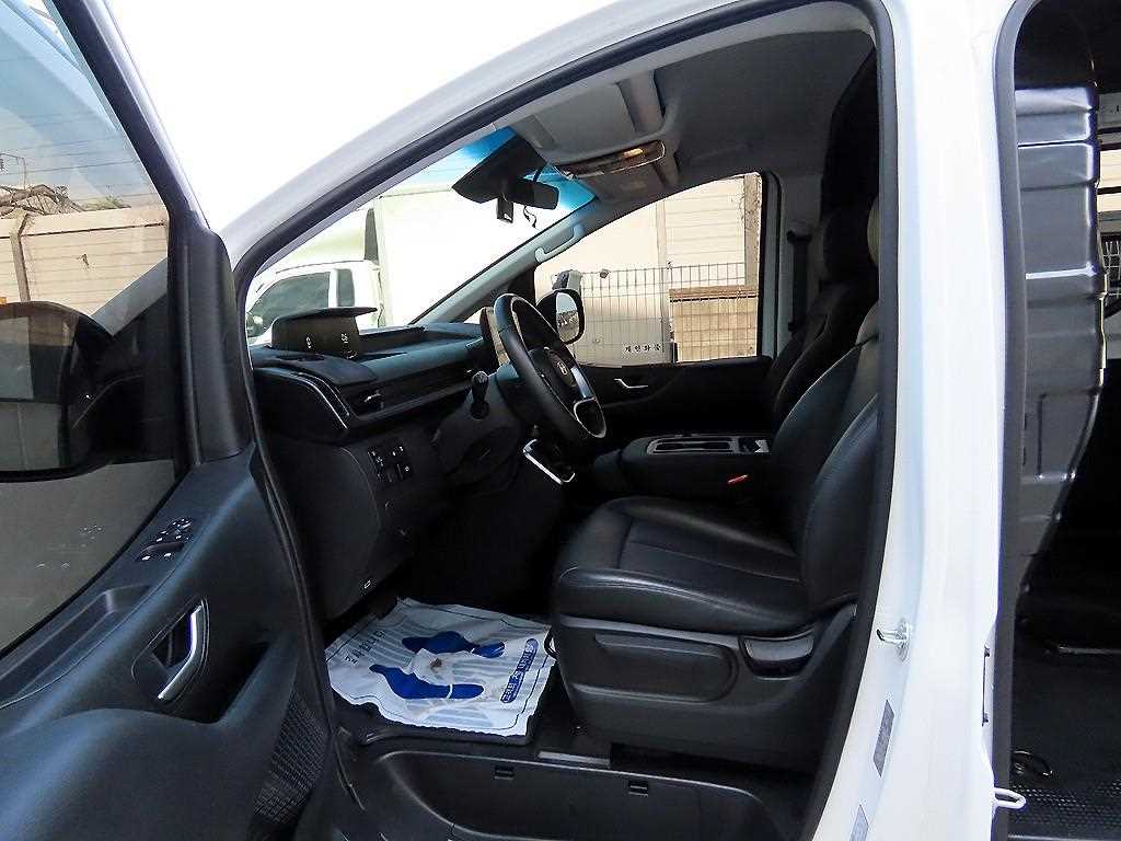 HYUNDAI Staria - Vista 5