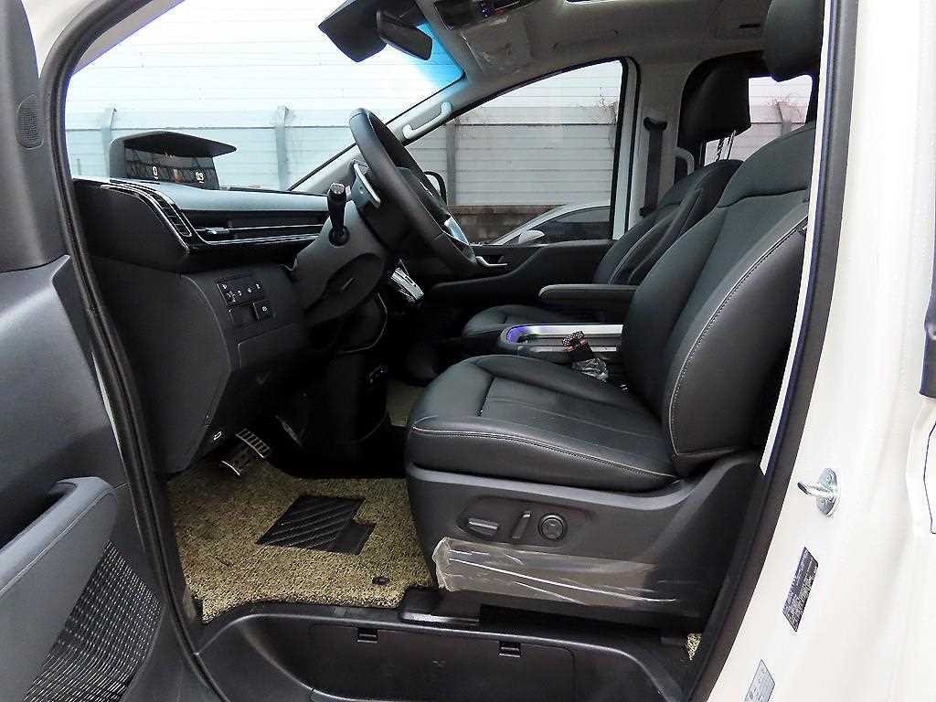 HYUNDAI Staria - Vista 5