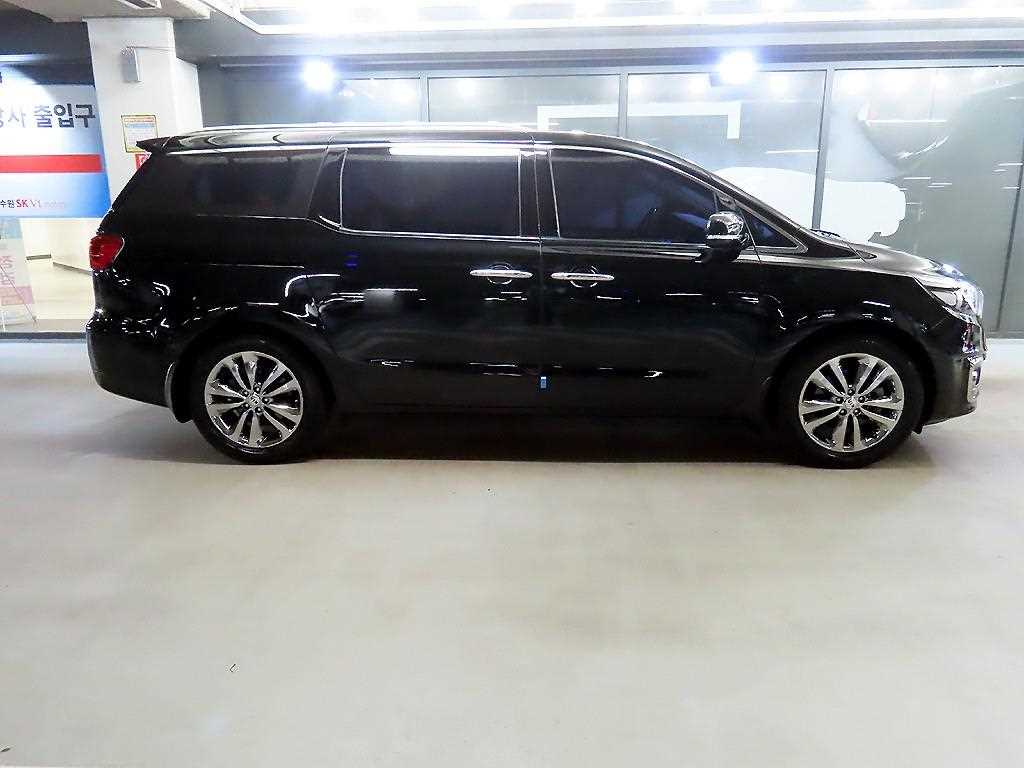 KIA Carnival - Vista 3