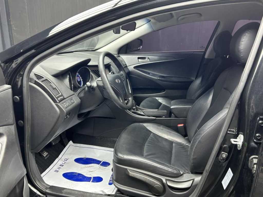 HYUNDAI Sonata - Vista 6