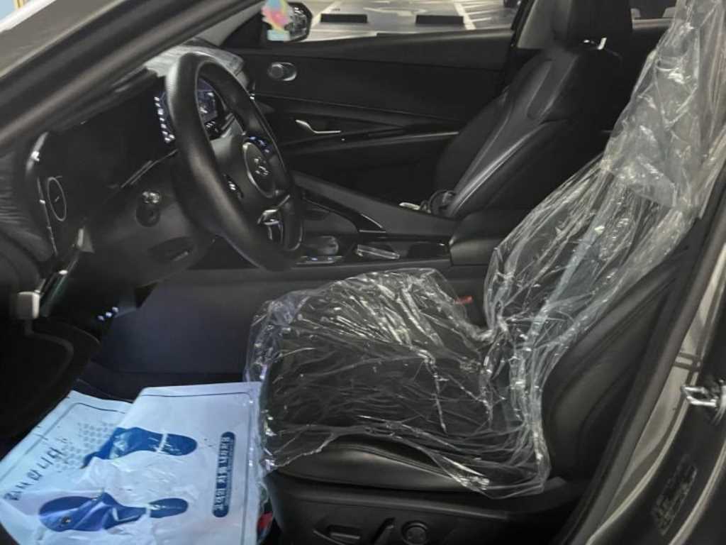 HYUNDAI Avante - Vista 6