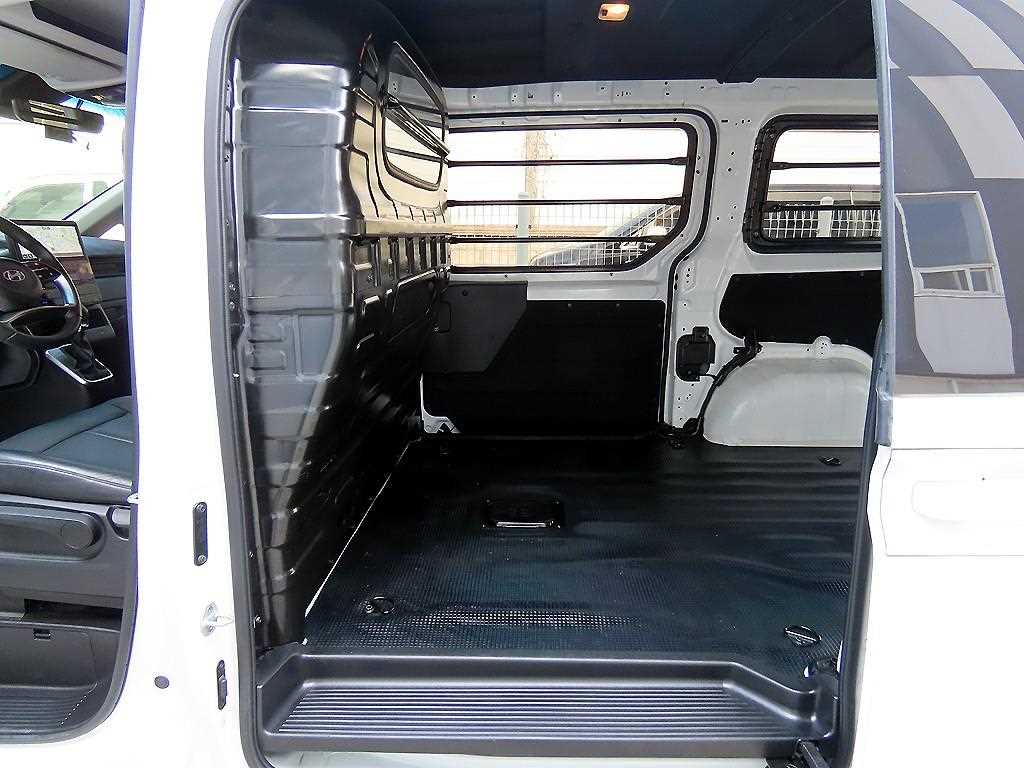 HYUNDAI Staria - Vista 6