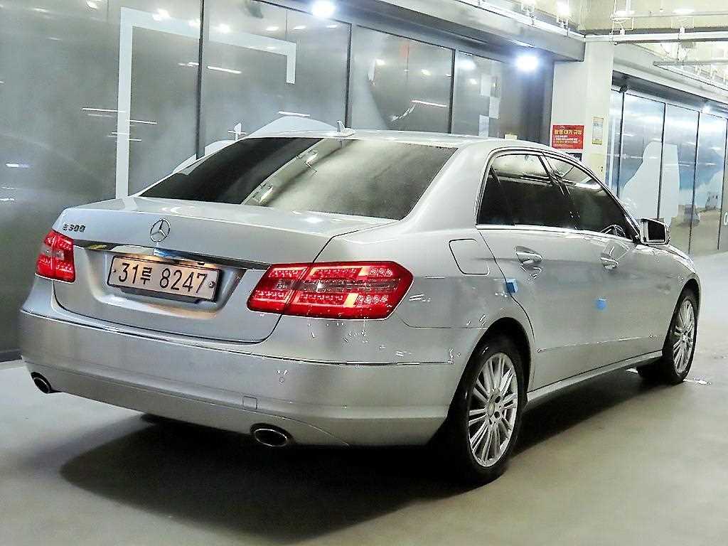 Mercedes Benz E class - Vista 4