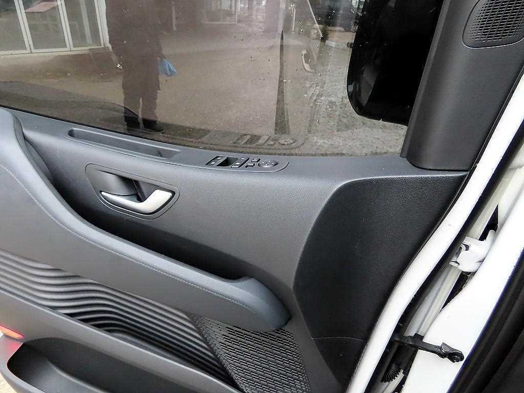 HYUNDAI Staria - Vista 12