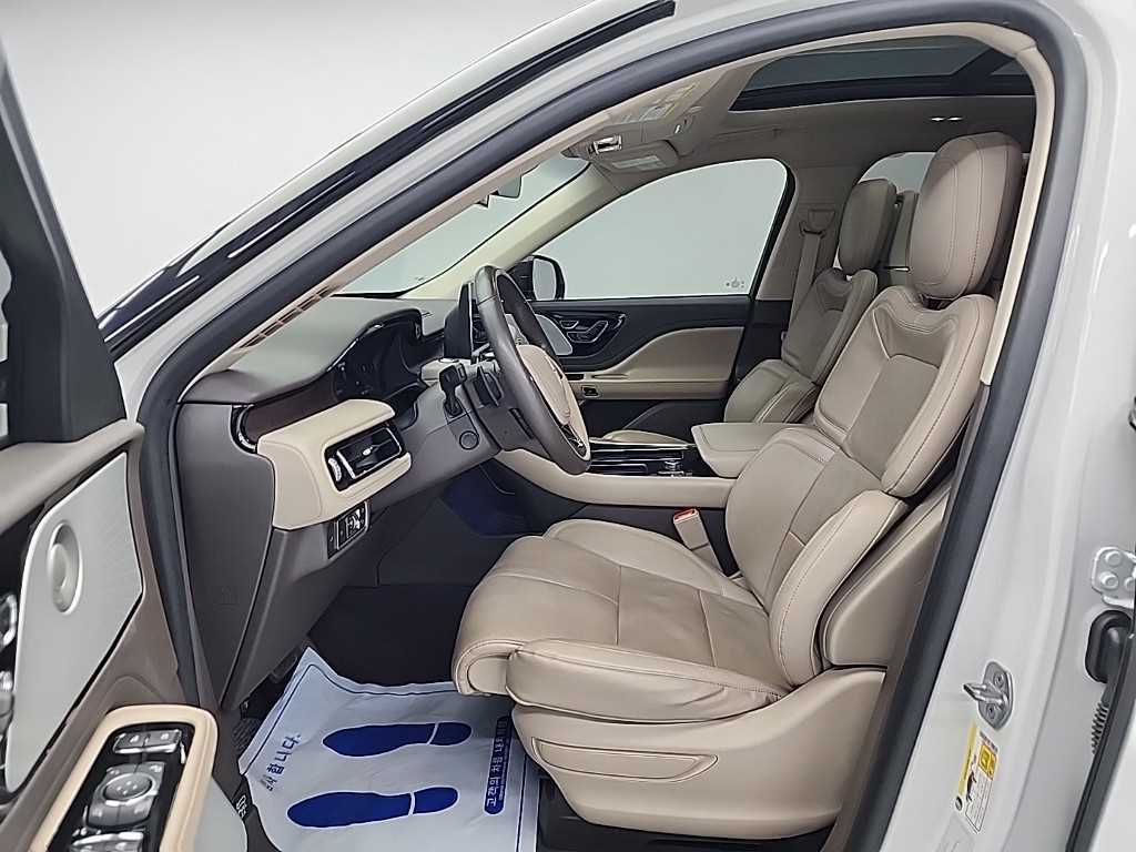 Lincoln Aviator - Vista 11