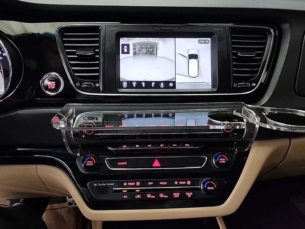 KIA Carnival - Vista 10
