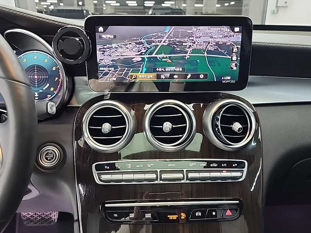 Mercedes Benz GLC Class - Vista 10