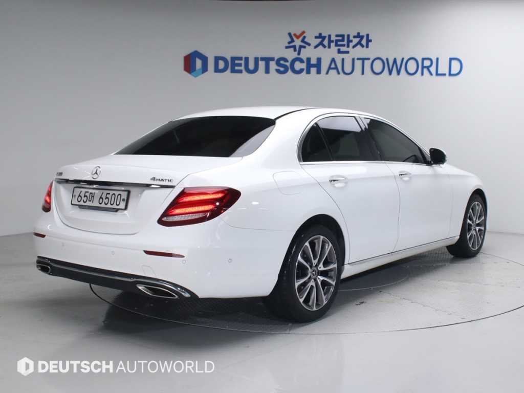 Mercedes Benz E class - Vista 2