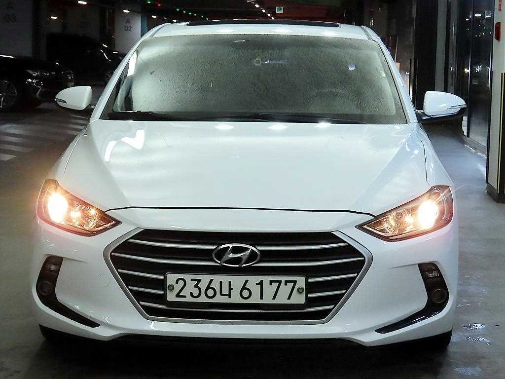 HYUNDAI Avante - Vista 2