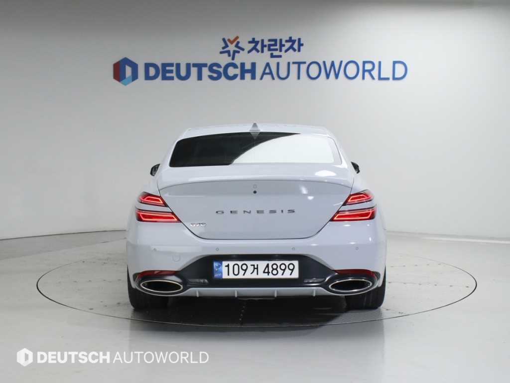 Genesis G70 - Vista 4