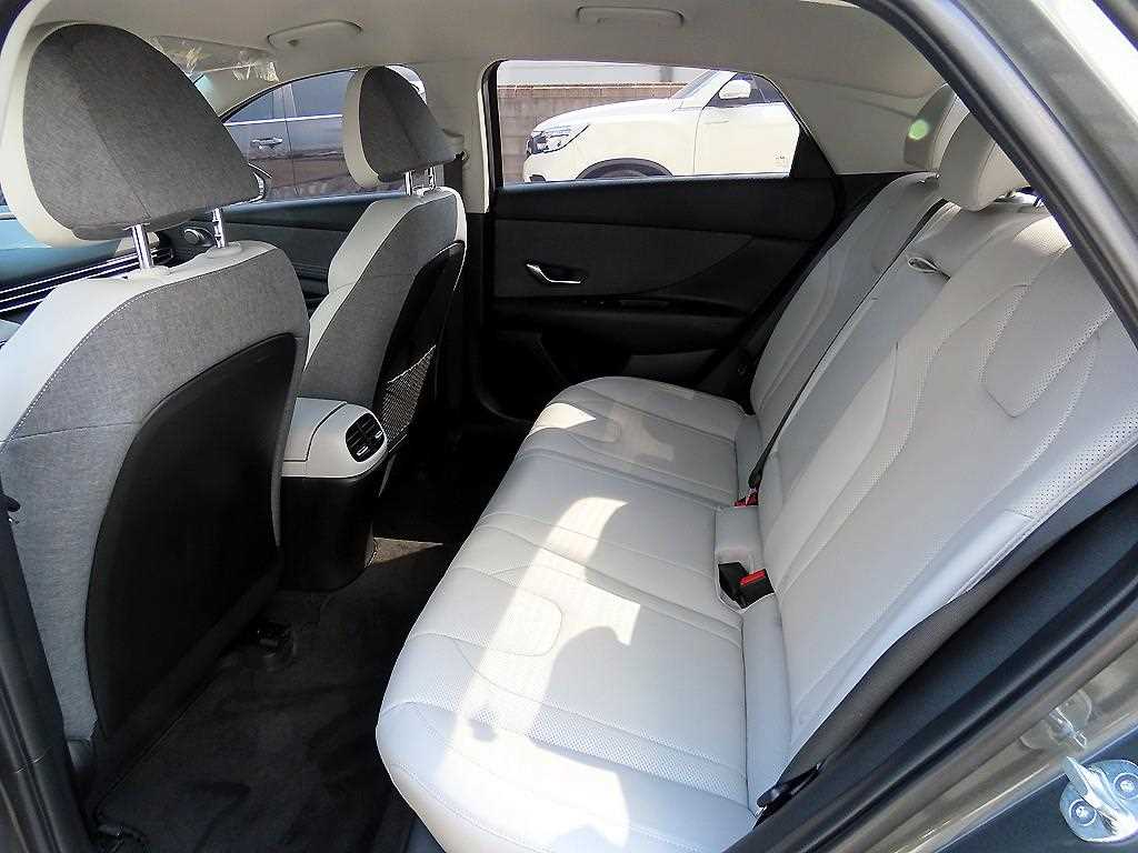 HYUNDAI Avante - Vista 6