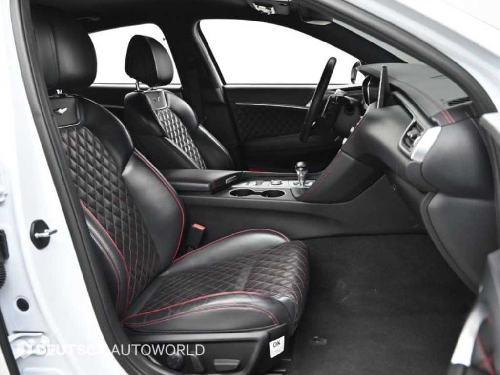 Genesis G70 - Vista 10
