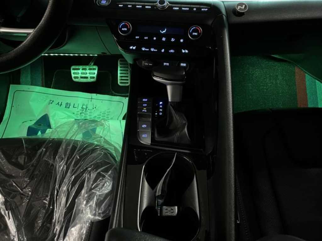 HYUNDAI Avante - Vista 8