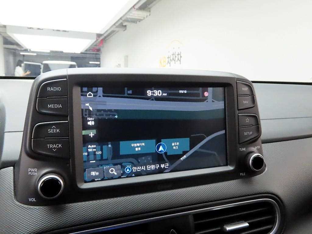 HYUNDAI Kona - Vista 9