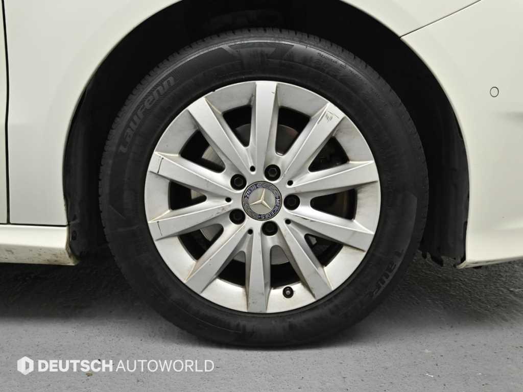 Mercedes Benz B Class (MY B) - Vista 5