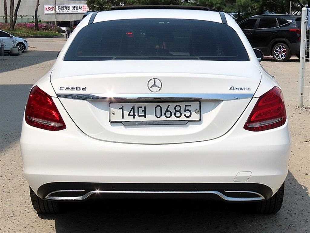 Mercedes Benz C Class - Vista 4