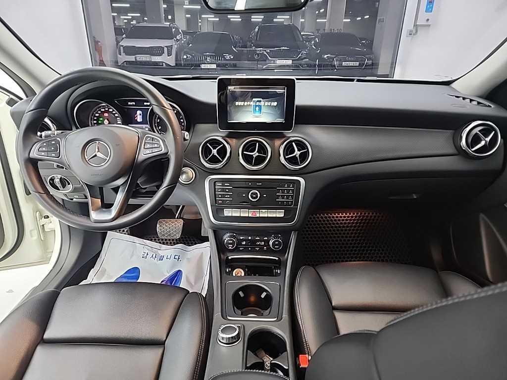 Mercedes Benz GLA Class - Vista 7
