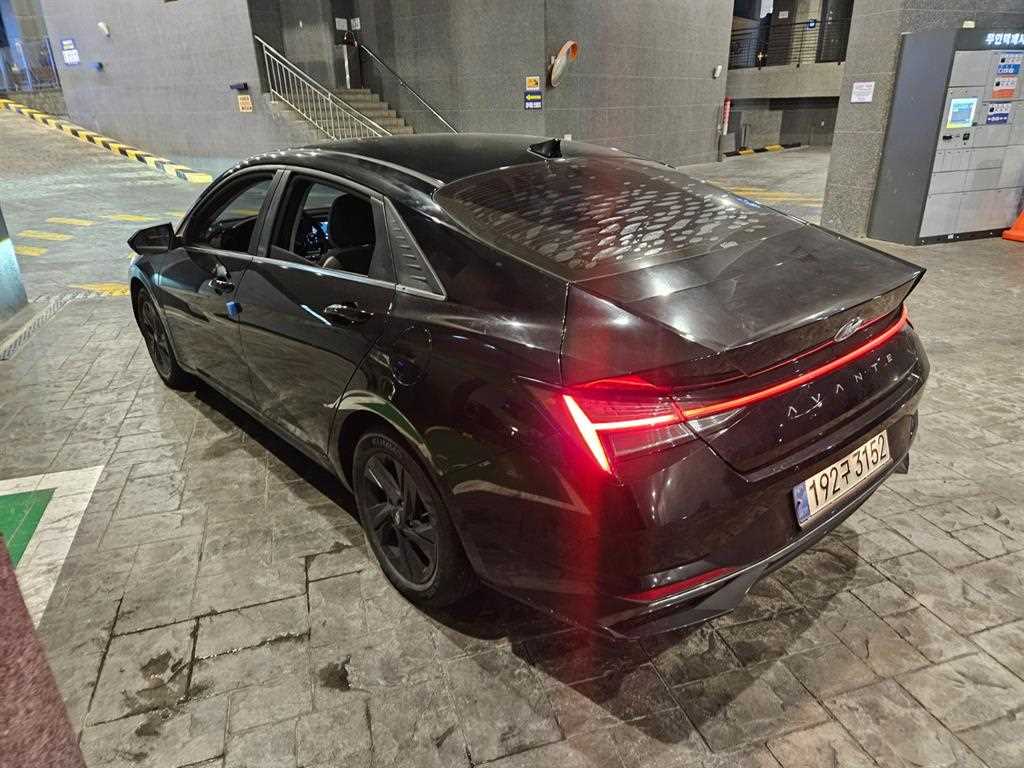 HYUNDAI Avante - Vista 5