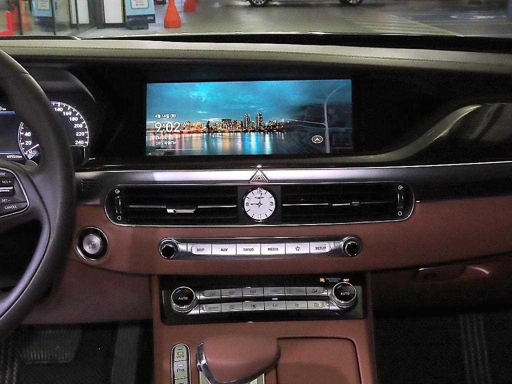 Genesis G90 - Vista 11