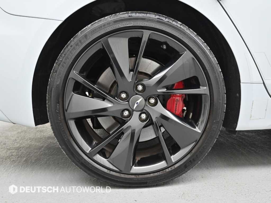 Genesis G70 - Vista 5