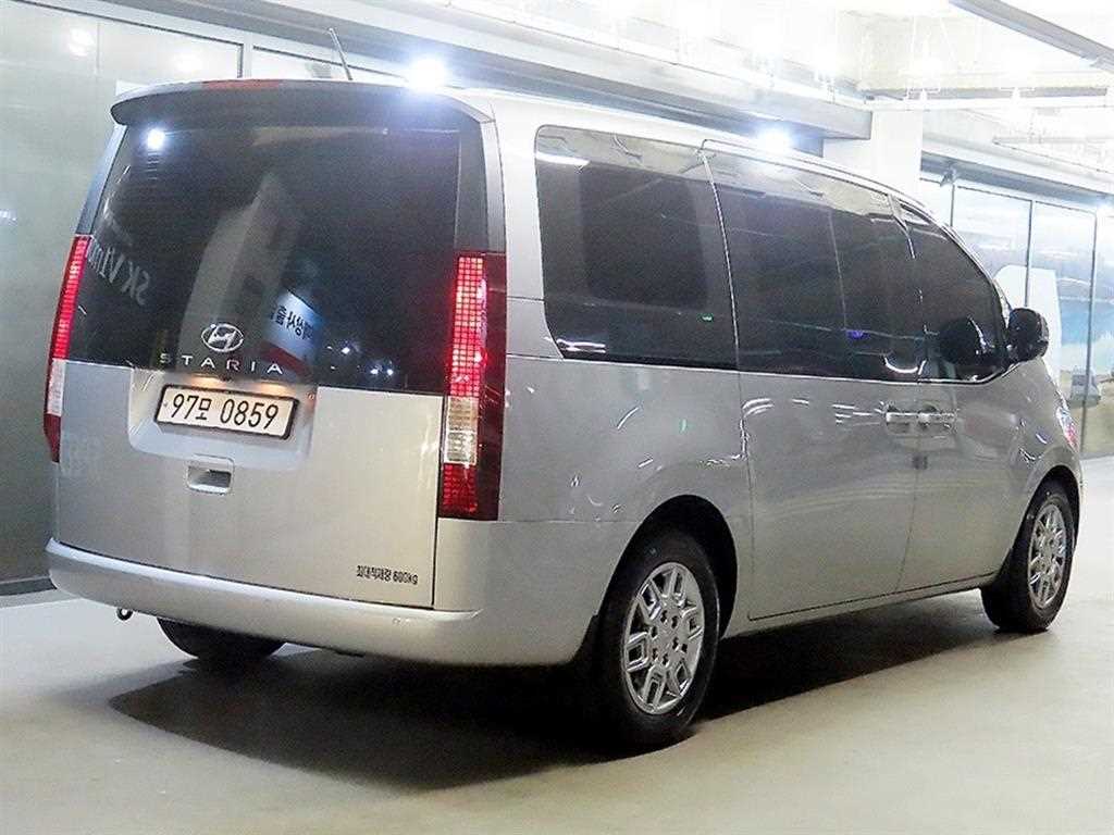 HYUNDAI Staria - Vista 4