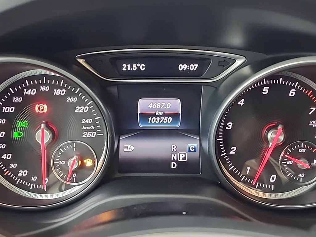 Mercedes Benz GLA Class - Vista 6