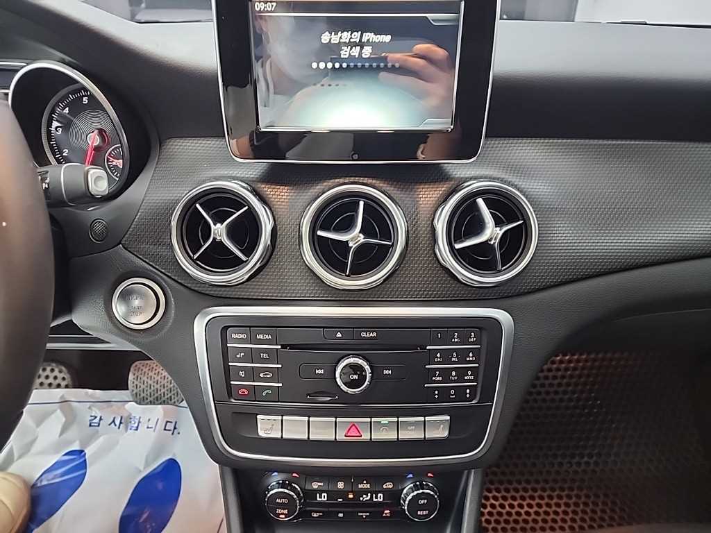 Mercedes Benz GLA Class - Vista 10