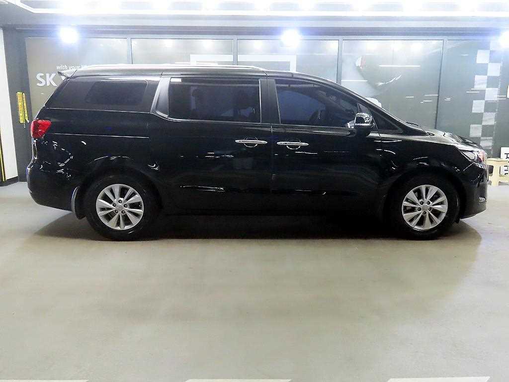 KIA Carnival - Vista 3
