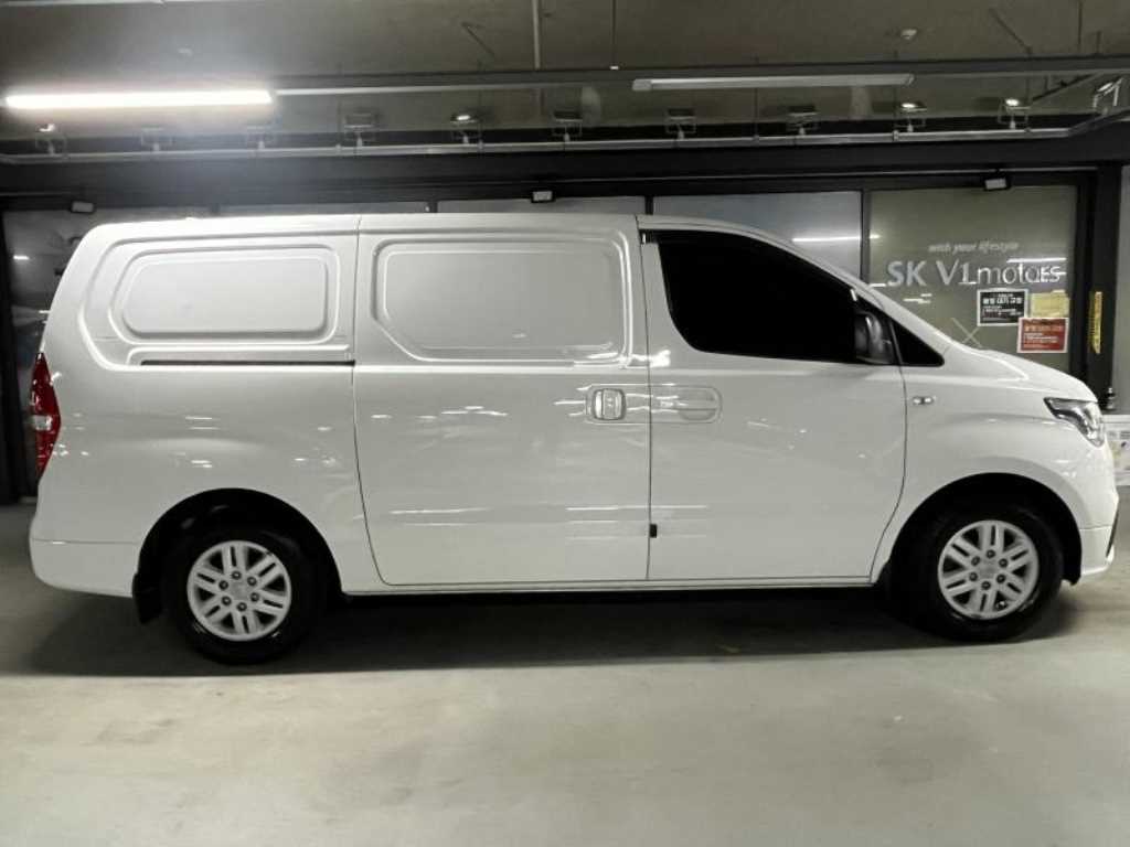 HYUNDAI Starex - Vista 3