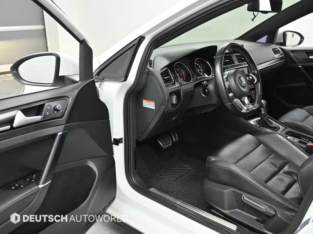Volkswagen Golf - Vista 11