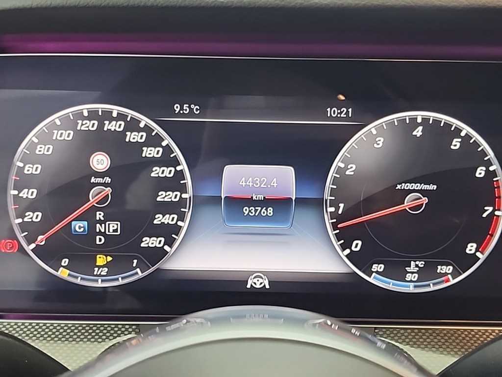 Mercedes Benz E class - Vista 6