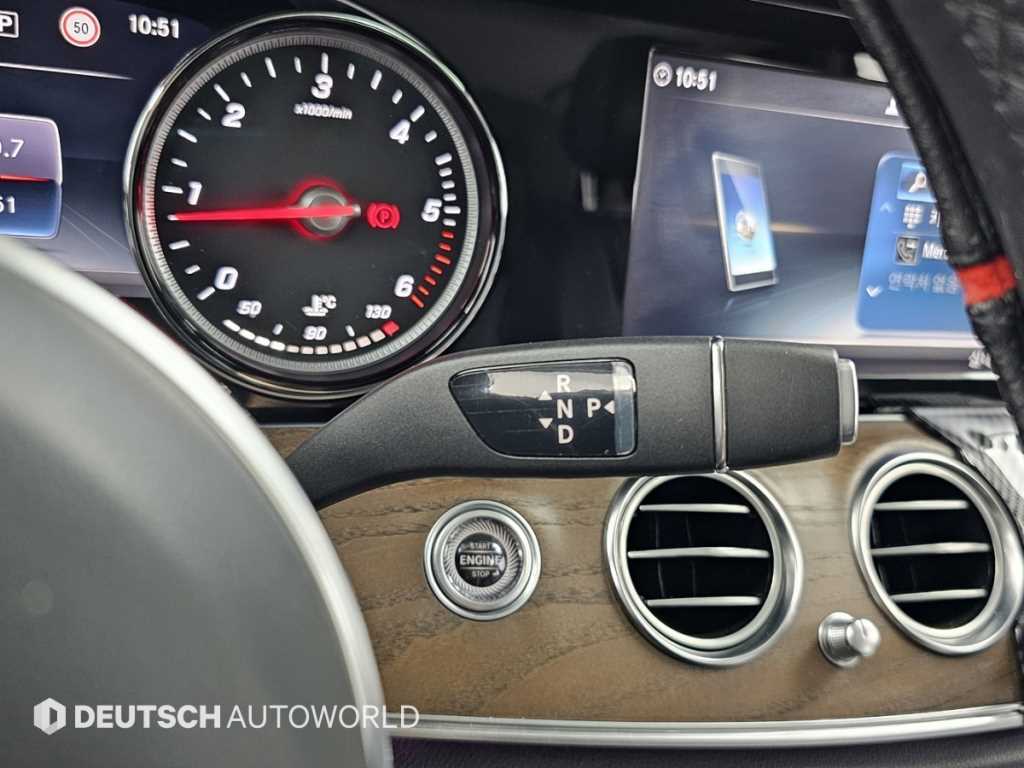 Mercedes Benz E class - Vista 9