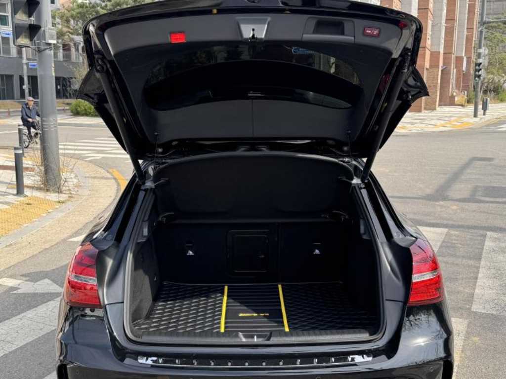 Mercedes Benz GLA Class - Vista 5