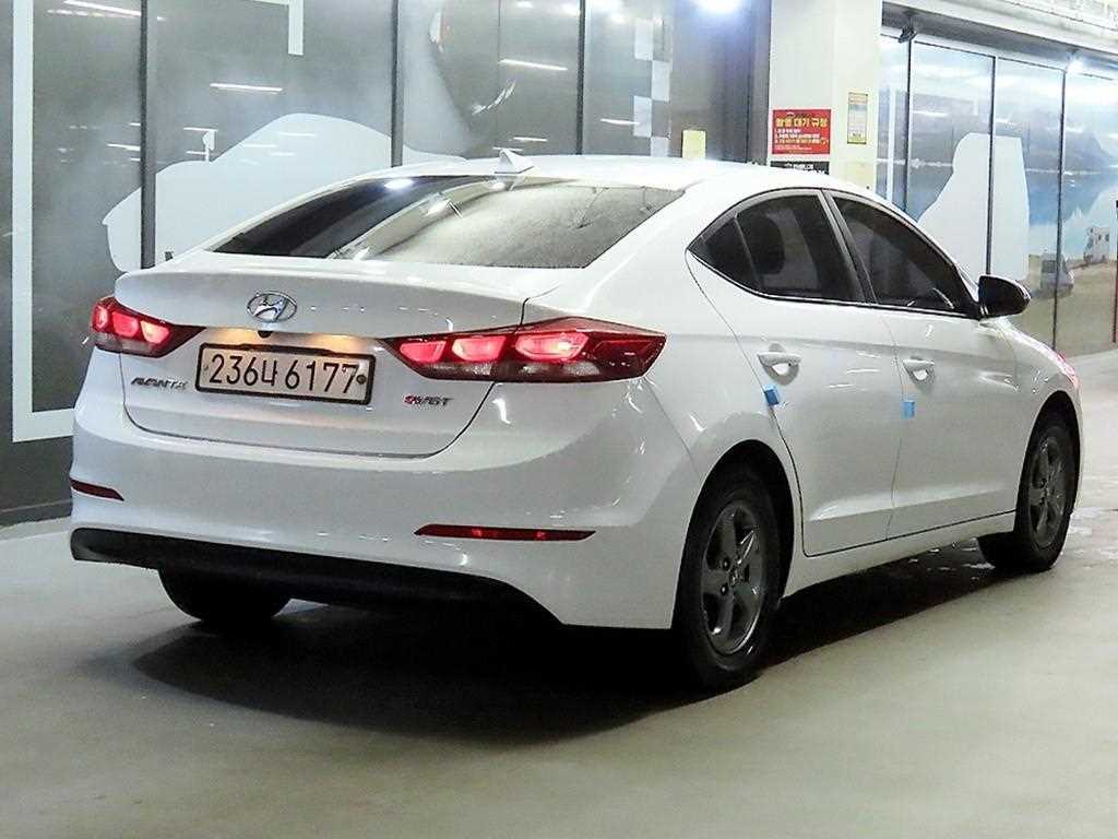 HYUNDAI Avante - Vista 4