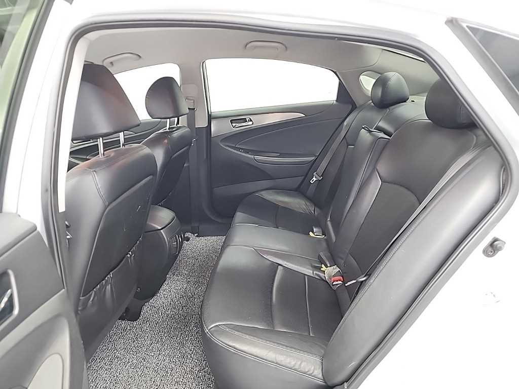 HYUNDAI Sonata - Vista 12