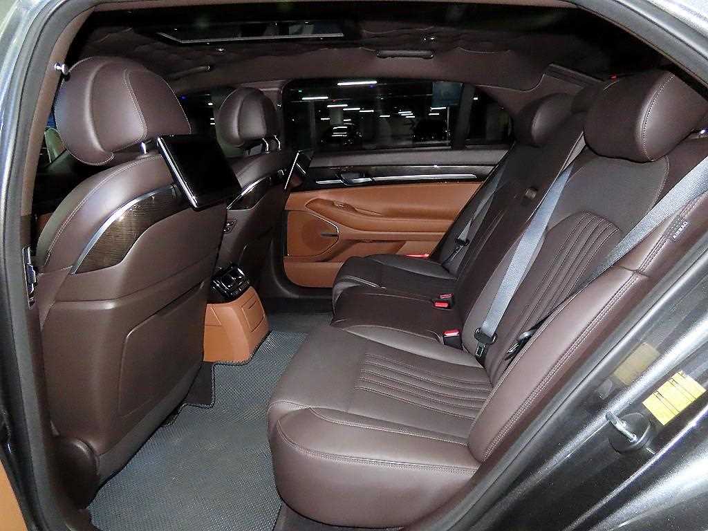 Genesis G90 - Vista 7